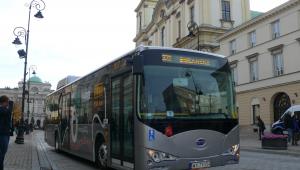 Chiński autobus elektryczny BYD podczas testów w Warszawie