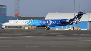 Bombardier CRJ900 linii Nordica na lotnisku w Tallinnie